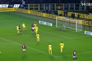 米兰开局不利！托莫里手球送点，弗拉希奇主罚一蹴而就